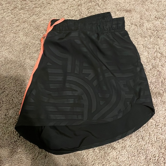 Old Navy Pants - Black old navy athletic shorts with light grey pattern